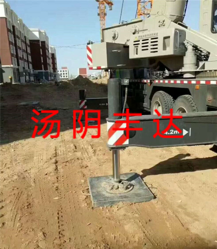 吊車支腿（tuǐ）墊板施工現場